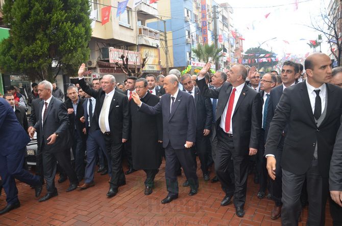 MHP LİDERi DEVLET BAHÇELİ AKHİSARLILAR İLE BULUŞTU